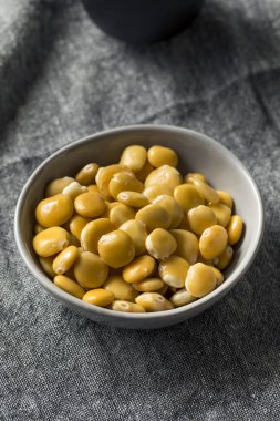 Snack üzerinde sağlıklı tuzlu Lupini fasulye