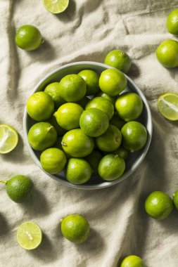 Ham yeşil organik Anahtar Limes bir kase