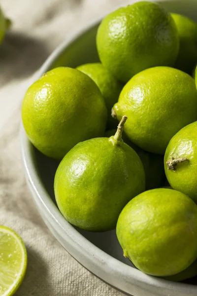 Ham Yeşil Organik Anahtar Limes Bir Kase — Stok fotoğraf