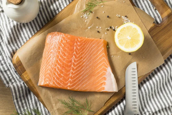 Filetto Salmone Atlantico Biologico Crudo Pronto Cuocere — Foto Stock