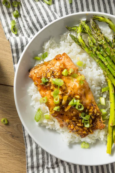 Pirinç Kuşkonmaz Ile Yapımı Fırında Teriyaki Somon — Stok fotoğraf