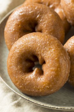 Ev yapımı kabak Spice donut yemeye hazır