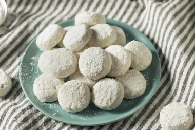 Ev yapımı beyaz Meksika düğün kurabiye yemeye hazır