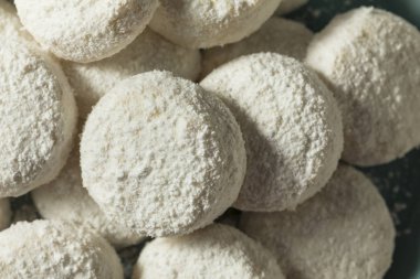 Ev yapımı beyaz Meksika düğün kurabiye yemeye hazır