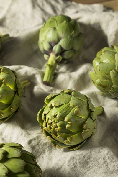 Rauwe Biologische Groene Artisjokken Ready Cook — Stockfoto