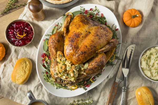 Whole Roasted Turkey Dinner Thanksgiving All Sides — Stock Photo, Image