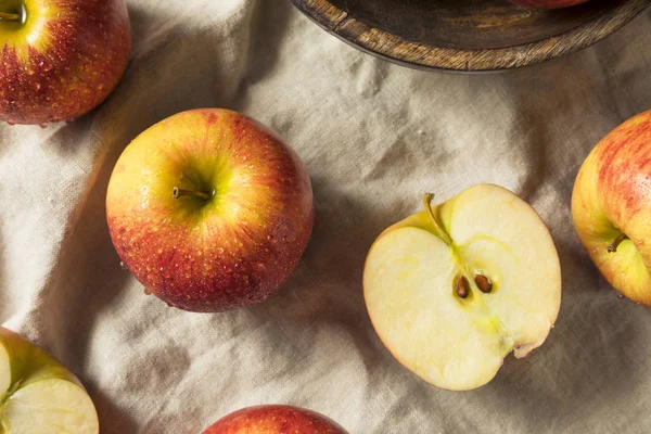 Manzanas Envidia Orgánica Roja Cruda Listas Para Comer — Foto de Stock