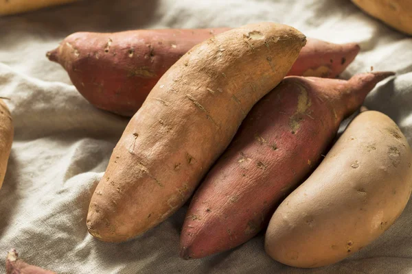 Patatas Dulces Secas Orgánicas Crudas Listas Para Cocinar —  Fotos de Stock