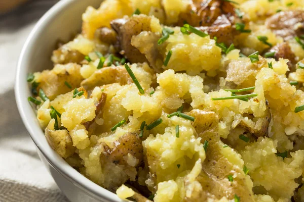 Creamy Homemade Smashed Potatoes Chives Butter — Stock Photo, Image