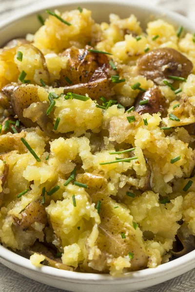 Creamy Homemade Smashed Potatoes with Chives and Butter