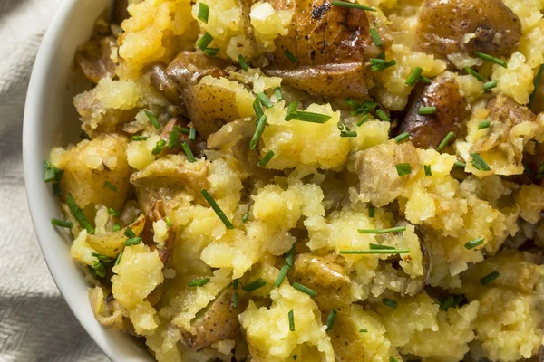 Creamy Homemade Smashed Potatoes Chives Butter — Stock Photo, Image