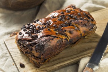 Ev Yapımı Tatlı Çikolatalı Babka Ekmeği Yemeye Hazır