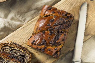 Ev Yapımı Tatlı Çikolatalı Babka Ekmeği Yemeye Hazır