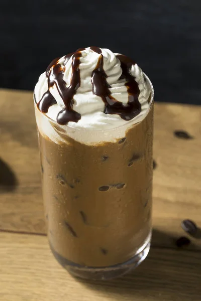 Rinfrescante Freddo Mocha Caffè Freddo Con Panna Montata — Foto Stock