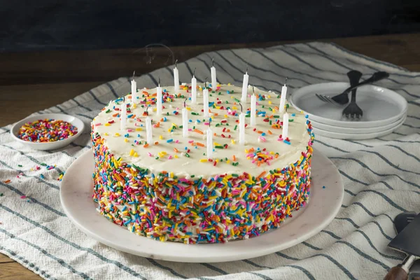 Gâteau Anniversaire Doux Fait Maison Avec Des Bougies Prêtes Servir — Photo