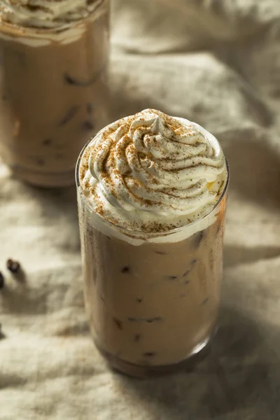 Zoete Verfrissende Herfst Pumpkin Spice Latte Iced Koffie Met Slagroom — Stockfoto