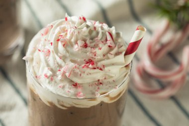 Kremalı kahve Mocha tatlı naneli buzlu