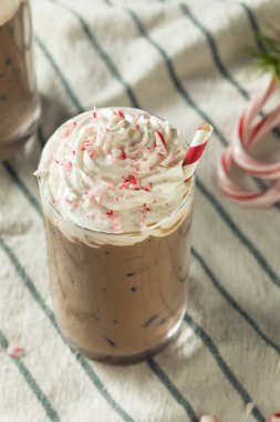 Kremalı kahve Mocha tatlı naneli buzlu