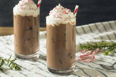 Kremalı kahve Mocha tatlı naneli buzlu