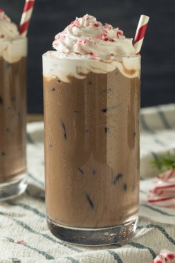 Kremalı kahve Mocha tatlı naneli buzlu