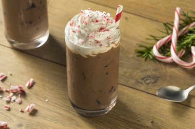 Kremalı kahve Mocha tatlı naneli buzlu