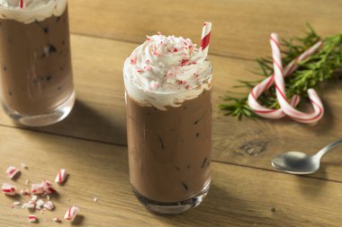 Kremalı kahve Mocha tatlı naneli buzlu