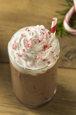Kremalı kahve Mocha tatlı naneli buzlu