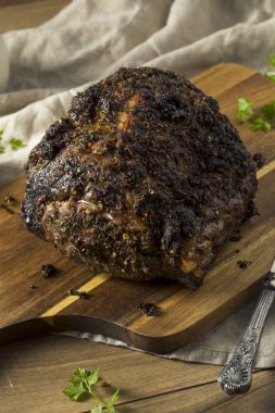 Kavrulmuş kemiksiz asal biftek kaburga yemeye hazır kızartma