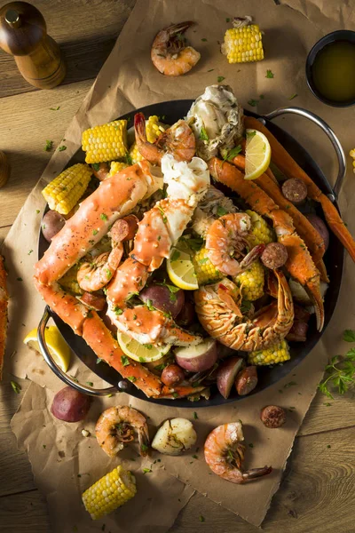 Zelfgemaakte Cajun Zeevruchten Kook Met Kreeft Krab Garnalen — Stockfoto