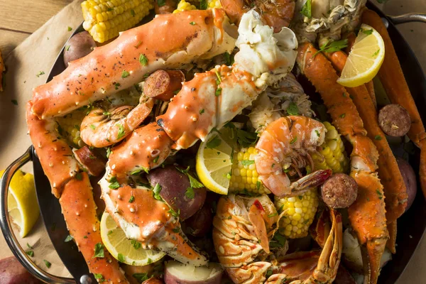 Zelfgemaakte Cajun Zeevruchten Kook Met Kreeft Krab Garnalen — Stockfoto