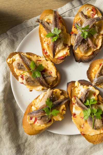 Yapımı Hamsi Sardalya Crostini Spicey Tereyağı Ile — Stok fotoğraf