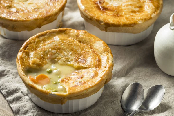 Zelfgemaakte Individuele Kip Potten Taarten Klaar Eten — Stockfoto