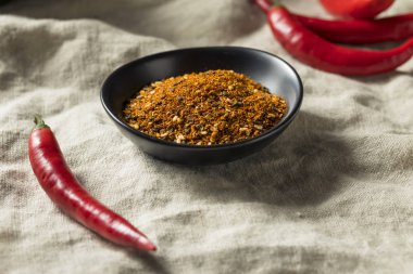 Organik Japonca yedi Shichimi bir kabın içinde baharat