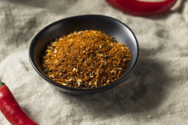 Organik Japonca yedi Shichimi bir kabın içinde baharat