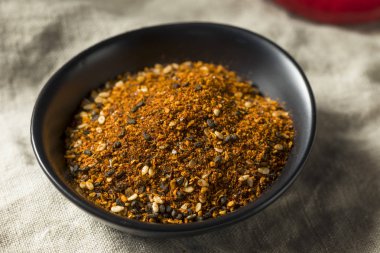 Organik Japonca yedi Shichimi bir kabın içinde baharat