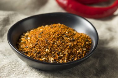 Organik Japonca yedi Shichimi bir kabın içinde baharat