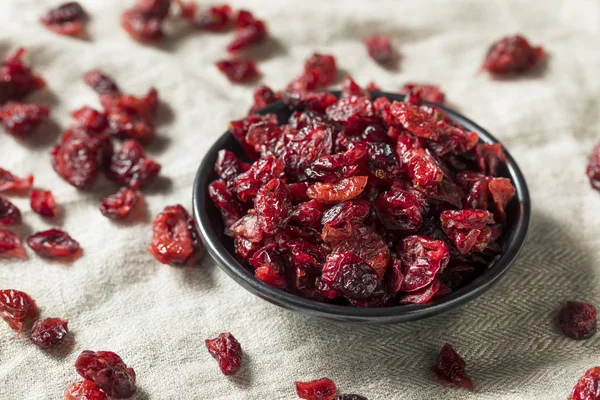 Organic Raw Dry Cranberries Într Castron — Fotografie, imagine de stoc