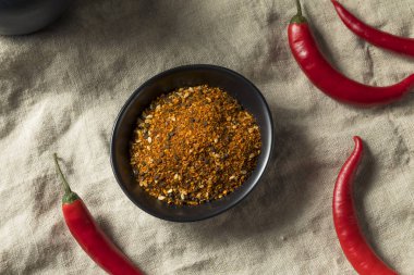 Organik Japonca yedi Shichimi bir kabın içinde baharat