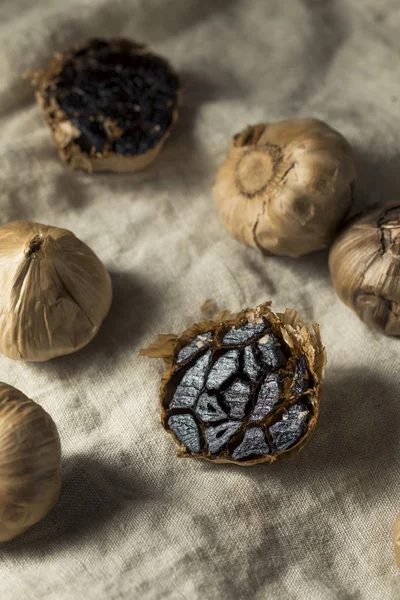 Aglio Nero Fermentato Biologico Pronto Cuocere Con — Foto Stock