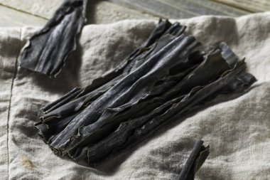 Kurutulmuş organik Japon Kombu deniz yosunu hazır Cook ile