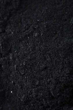 Ham organik siyah aktif kömür bir kase