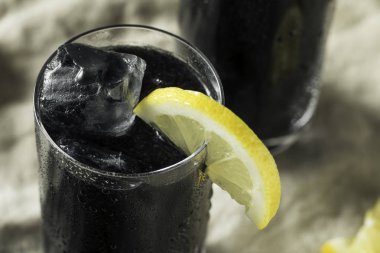 Ferahlatıcı siyah aktif kömür Limonata Detoks içeceği