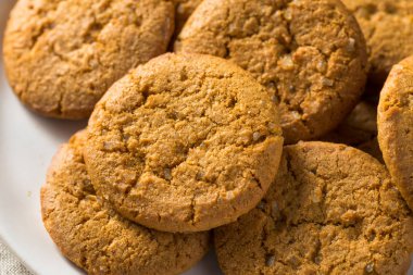 Ev yapımı Ginger yaslama kurabiye yemeye hazır