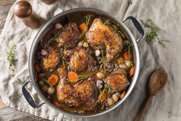 Pollo Casero Francés Coq Vin Con Verduras Salsa —  Fotos de Stock