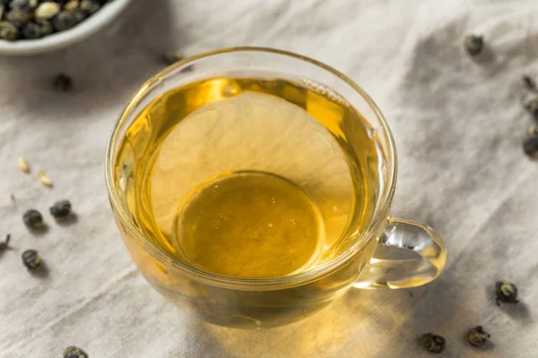 Organik Sıcak Oolong Çay Bir Fincan Tabağı — Stok fotoğraf