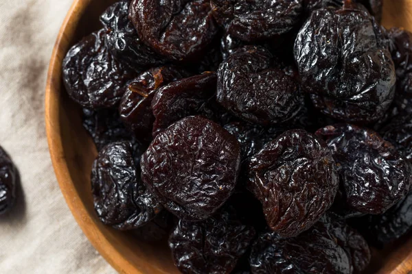 Prunes Secos Orgânicos Crus Uma Tigela — Fotografia de Stock