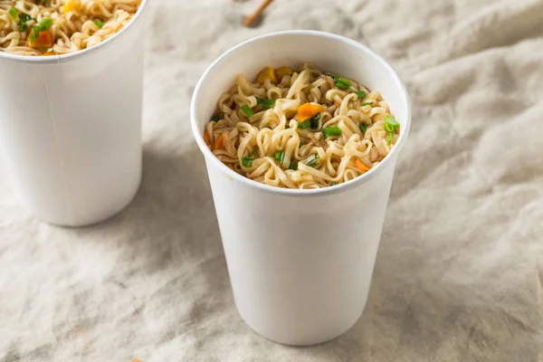 Instant Ramen Noodles Filiżance Wołowiny Przyprawa — Zdjęcie stockowe