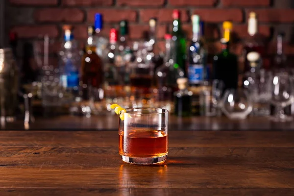 Uppfriskande Whiskey Sazerac Cocktail Bar — Stockfoto