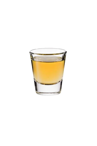 Refrescante Whiskey Shot Glass Branco Com Caminho Recorte — Fotografia de Stock