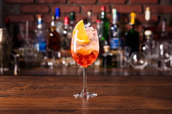 Alkoholischer Aperol Spritz Cocktail Einer Bar — Stockfoto